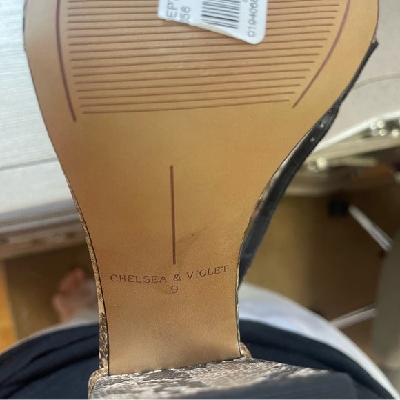 Chelsea & violet heels - Picture 3 of 3